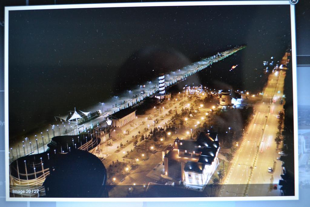 Orbi Towers Rooms Batumi Bagian luar foto